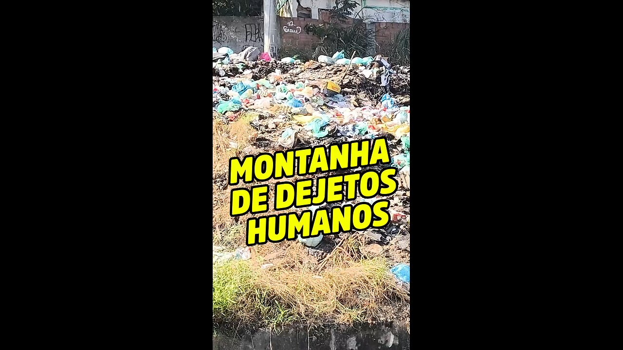 Montanha de dejetos humanos em São João de Meriti