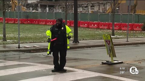 Cleveland Clinic officer's dance moves go viral while directing traffic