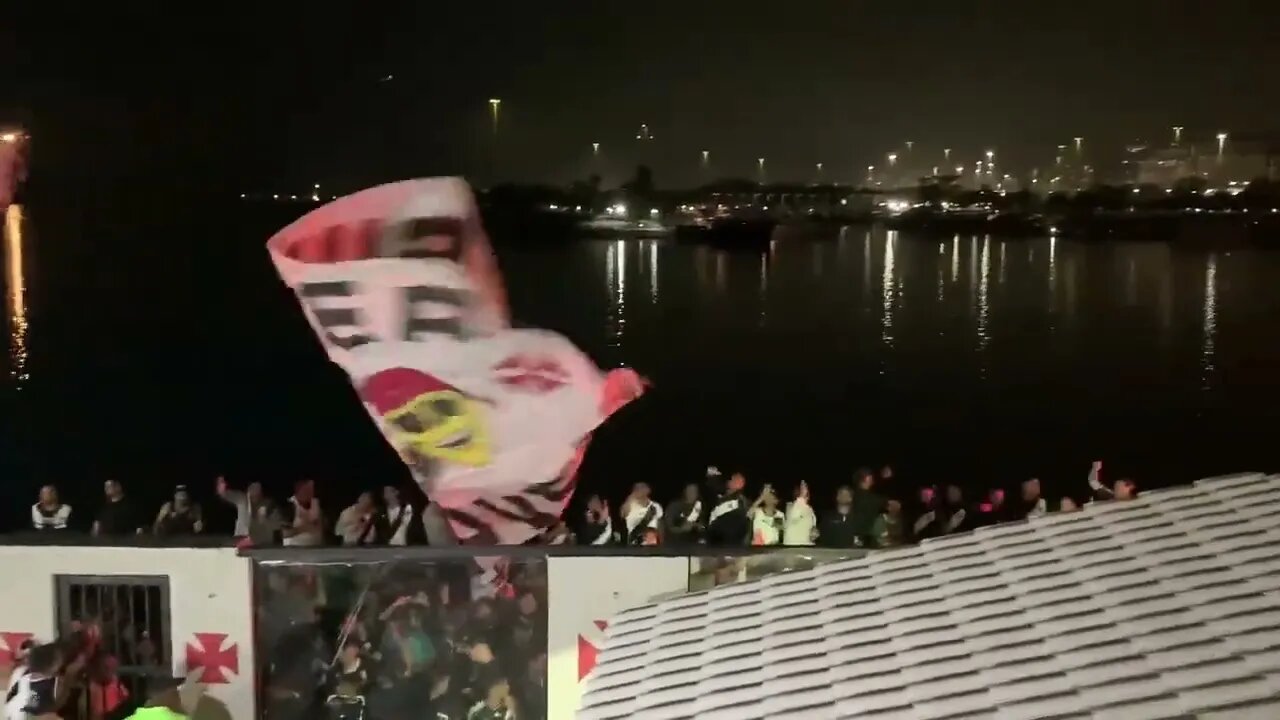 Torcida se preparando pra entrar na Sede - AGE VASCO SAF