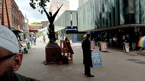 Christian Preacher try to disturb the Dawah.