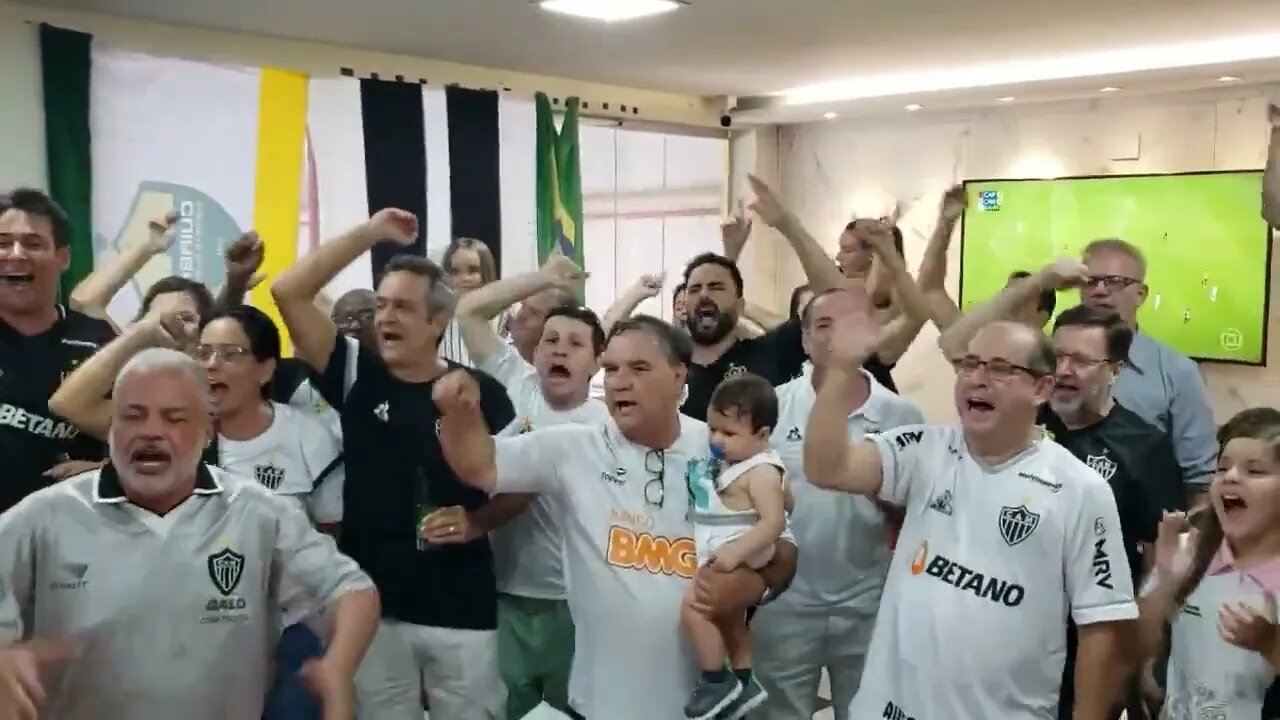 Torcida do Atlético em Cuiabá reunida na sede da Galoucura