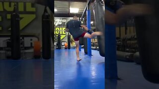 Muay Thai Combo jab right kick double hook cross left kick