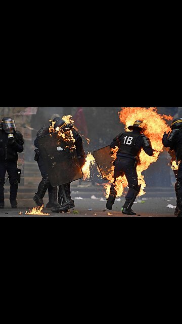 #BeMoreFrench : French Police Running For Their Lives