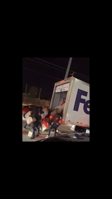 FEDEX TRUCK LOOTED🛞🚙🚚📦🚷🛻DURING LONG TRAFFIC ROAD BLOCK🚧🚗🚚📦💫