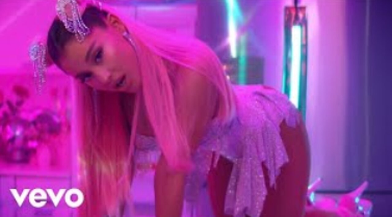 Ariana Grande - 7 rings (Official Video)