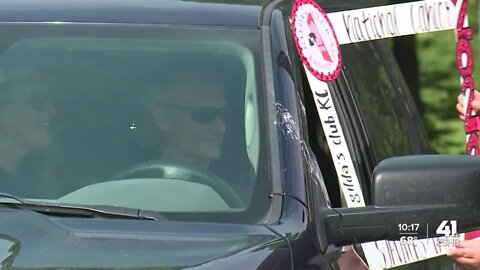 'It's just a time to celebrate': Gilda's Club honors cancer survivors in KC