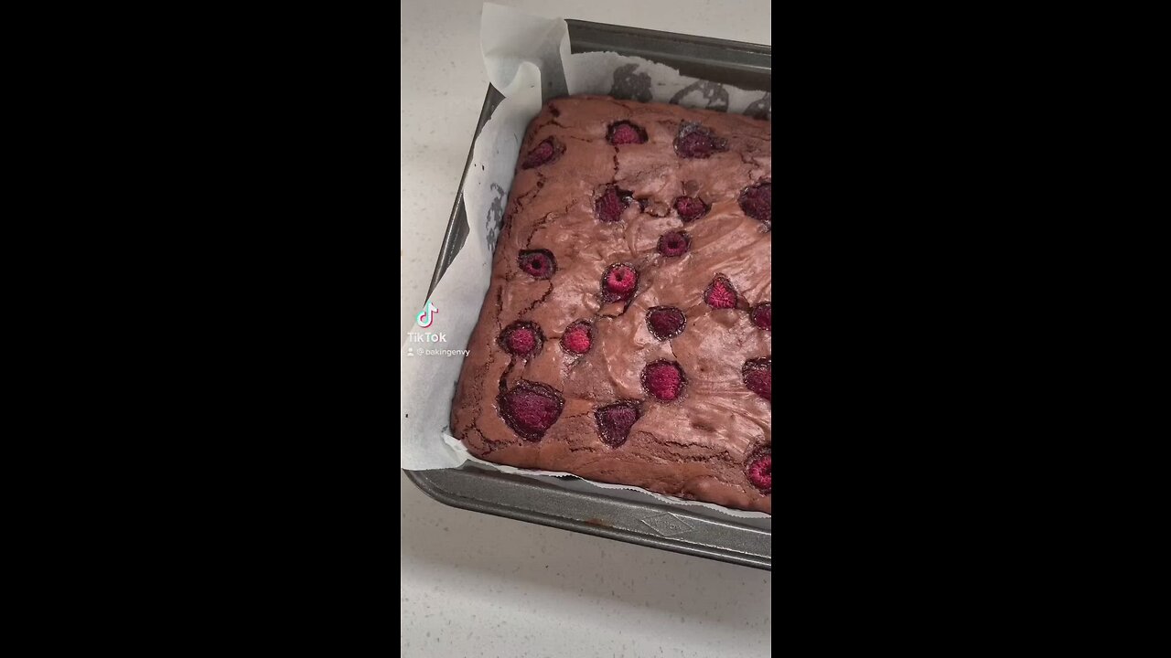 Dessert recipe | fudgy raspberry brownies