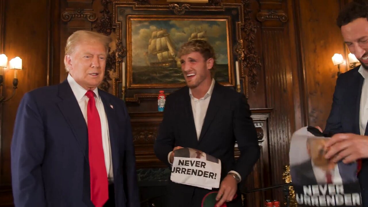 Donald Trump gifts Logan Paul his mugshot 😂🇺🇸