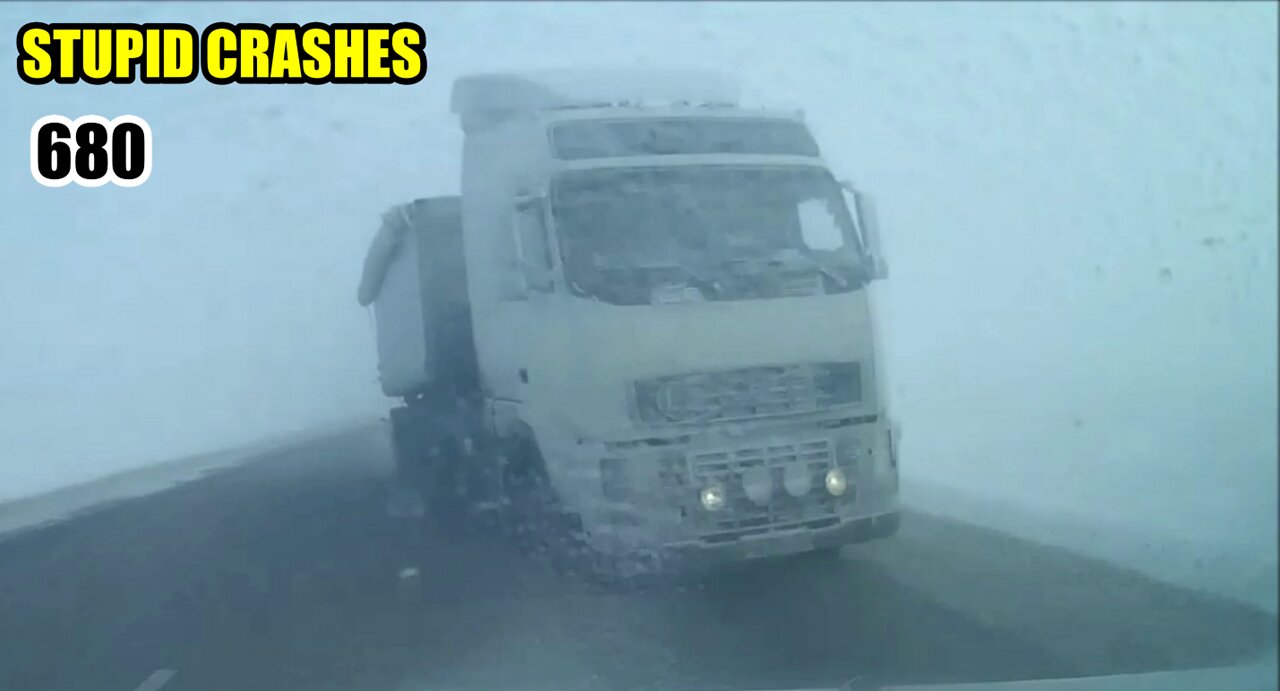 Stupid driving mistakes 680 (February 2022 English subtitles)