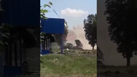 The video shows the liberated New Kakhovka in Ukraine For Dinbass!