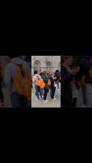 The queen's guard shouts make way a group of school kids tourists #horseguardsparade
