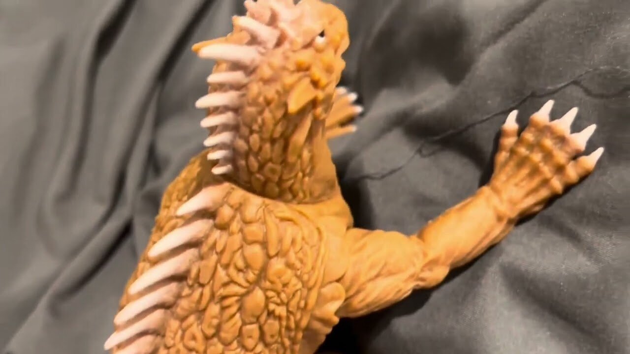 Demon Ben vs. Varan short kaiju fight
