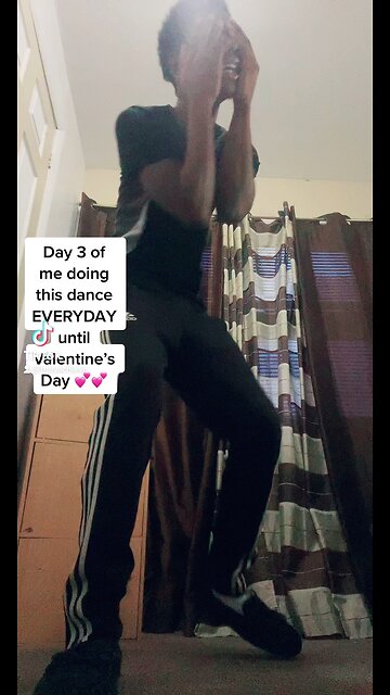 Day 3 of me doing this dance EVERYDAY until Valentine’s Day 💕💕