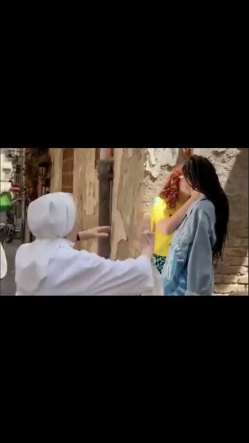 Italian nun reacts to lesbian couple