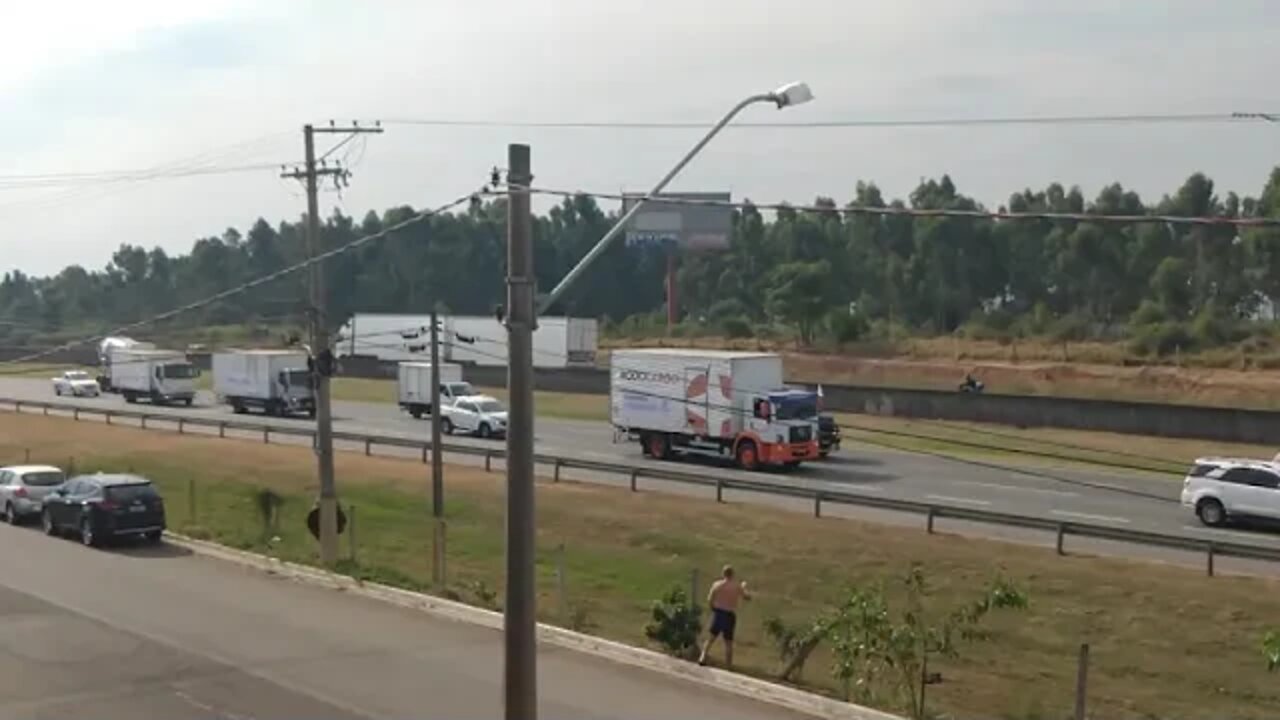 CARREATA GIGANTE EM AMERICANA A FAVOR DA ABERTURA DO COMÉRCIO...