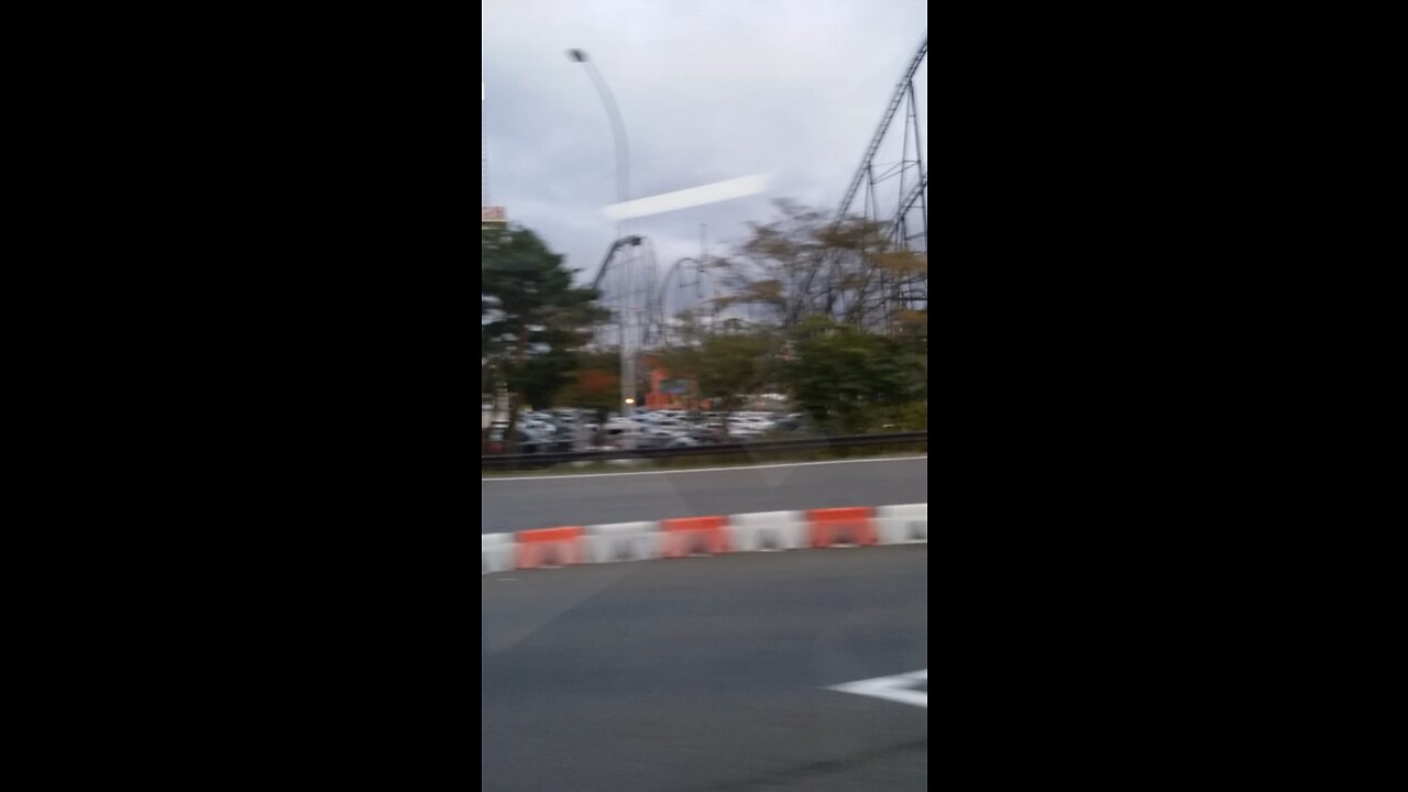 Amusement park at the foot of Mount Fuji