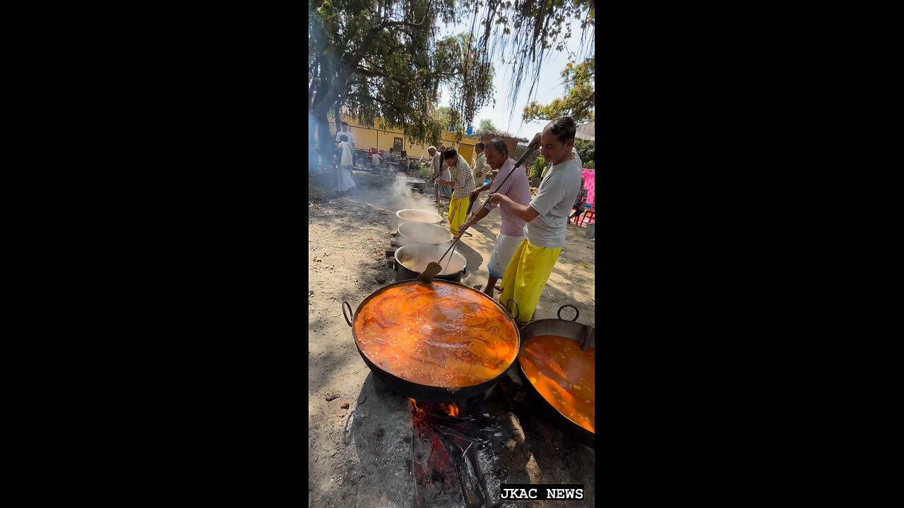 "Experience the authentic taste of Dogri Dham, a traditional feast from Jammu and Kashmir!"