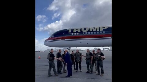 TRUMP❤️🇺🇸🥇GREETS🏍️👮🏻‍♀️🚓🤍🇺🇸LAW ENFORCEMENT💙🇺🇸👮‍♂️🚔🏛️⭐️