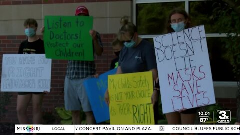 Masks a focal point at Papillion La Vista school board meeting