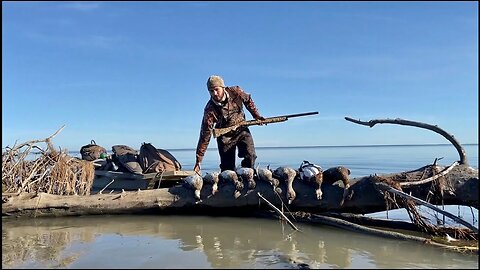 SOLO HUNT: Lakeshore Duck Hunt, Western Manitoba, Canada