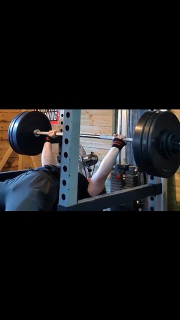 97.5 Kgs x 10 Bench Press. NEW REP PR!
