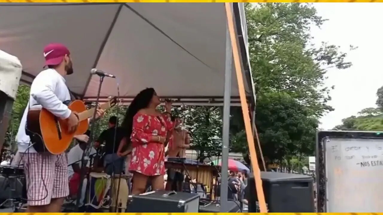 A esta hora desde el parque de los niños