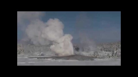 Old Faithful Geyser eruption (10:44-10:47 AM, 18 Decemeber 2021)