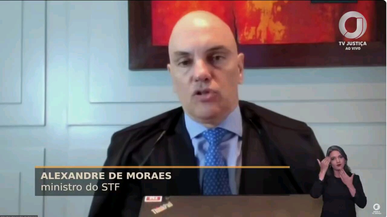 No início da sessão de hoje do Supremo, Moraes,em aparente resposta para Elon Musk,disse o seguinte: