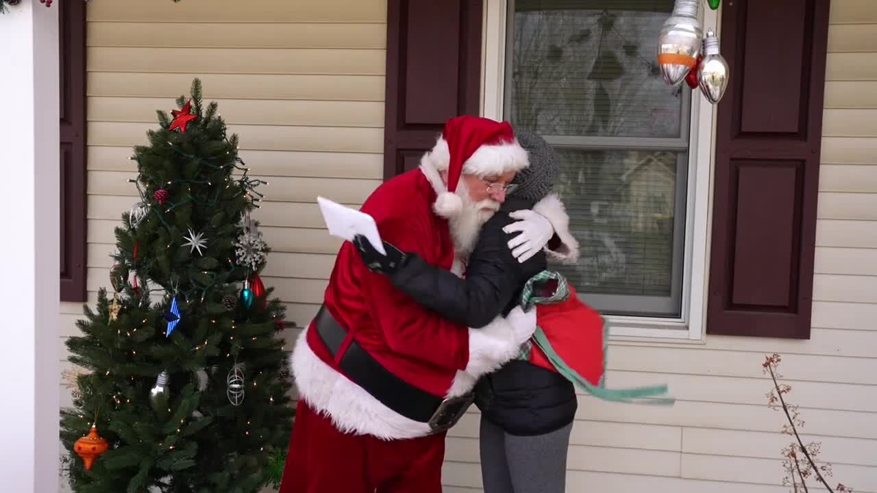 Porch santa raises sleigh load of food