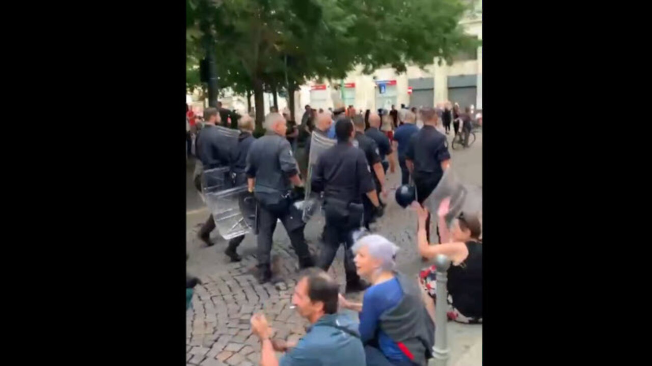 Italy: Police in Florence march with protesters at the anti-covid passport demo