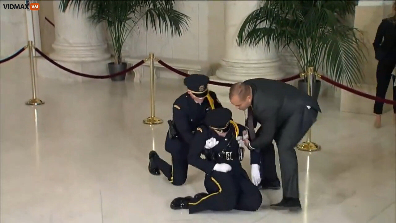 Honor Guard Collapses As Justice Sandra Day O'Connor Lies In Repose