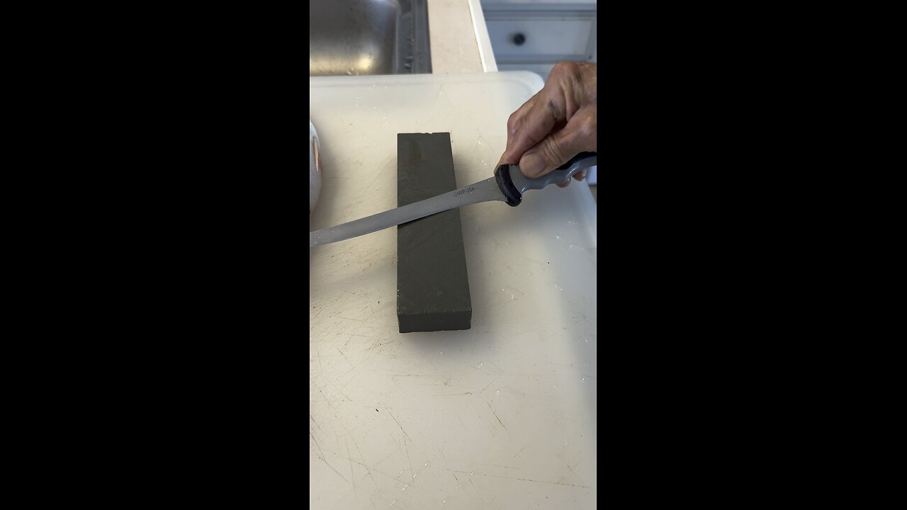 The proper way of sharpening a knife