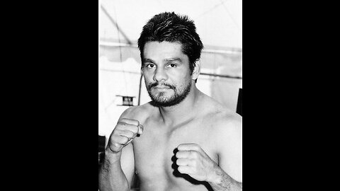 Slideshow tribute to Roberto Duran .