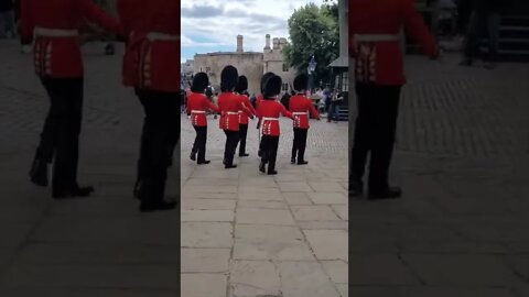 Queen's guard almost slips over #toweroflondon