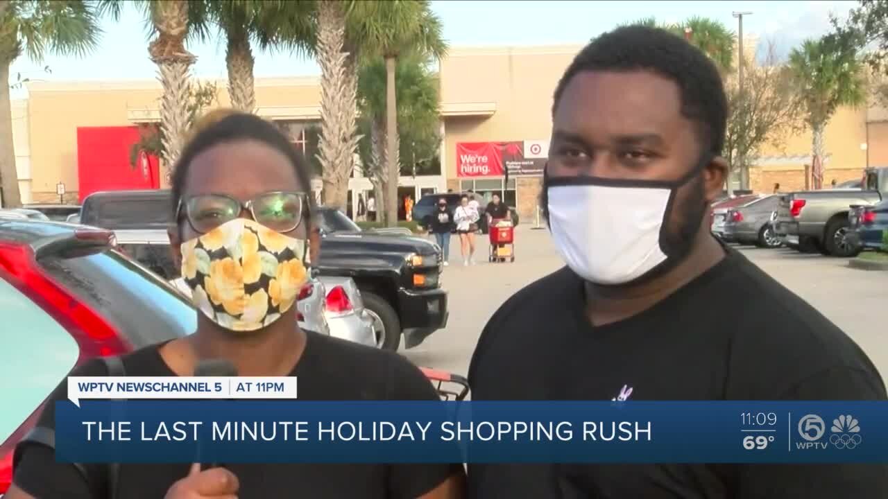 Shoppers scramble for last-minute gifts on Christmas Eve