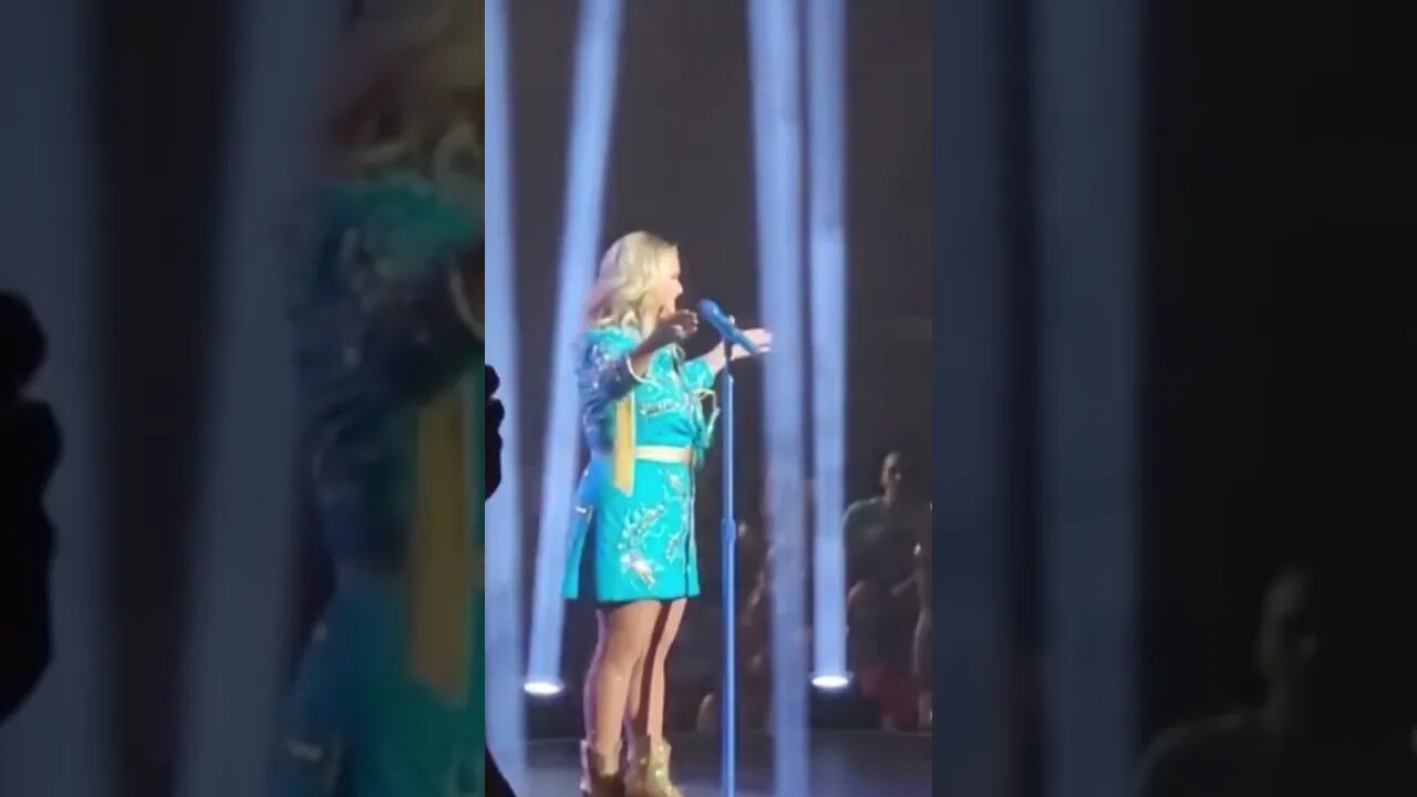 VIRAL: Miranda Lambert SCOLDS FANS