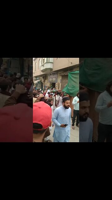 جامع مسجد رحمتہ اللعالمین کے باہر لوگوں کا ہجوم ط