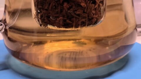 sugar melting in black tea