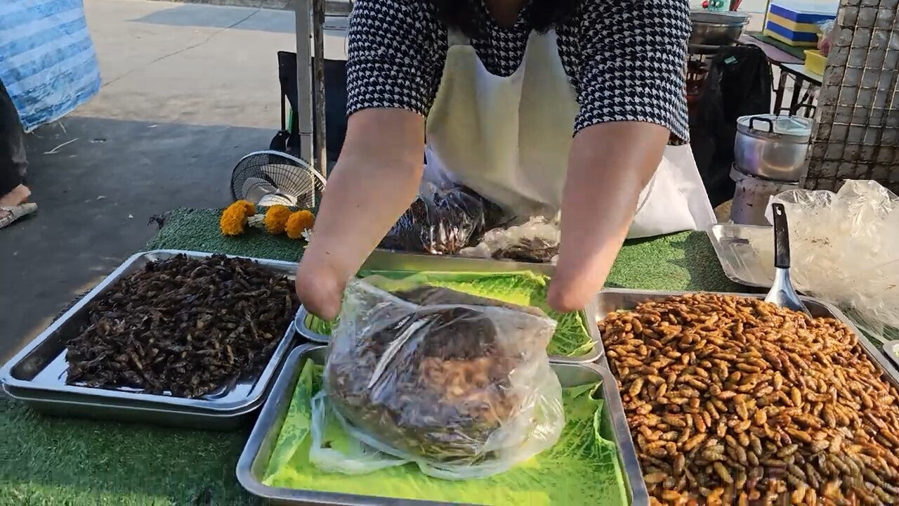 Hard Working Super Mom Without Hand