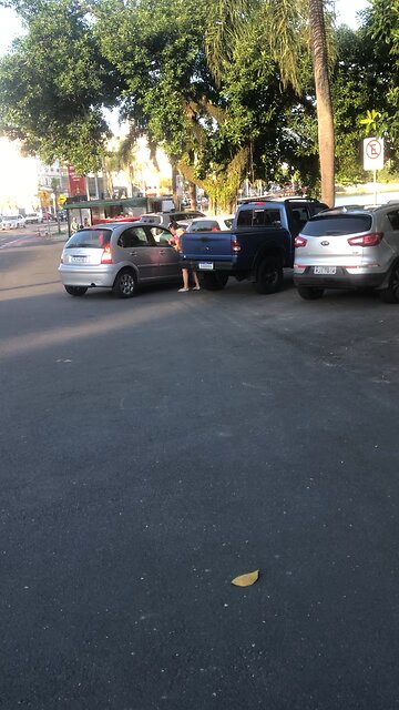 QUEBROU O PAU ENTRE AS GALEGAS. QUASE APANHEI!!!