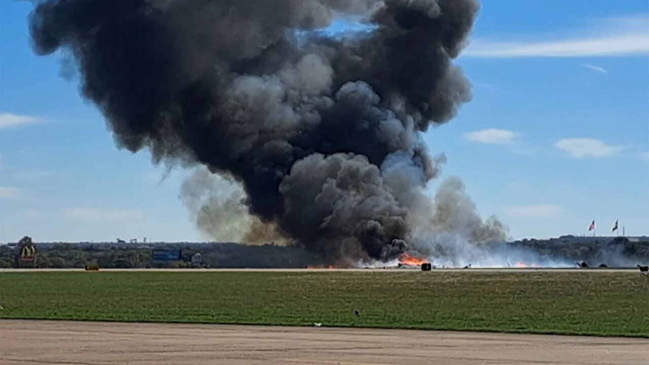 HORRIFIC: Two planes collide in mid-air crash at Dallas Executive Airport