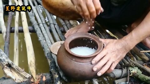 10: The Amazonian swamp forest, the environment is so harsh that people s scalp is numb