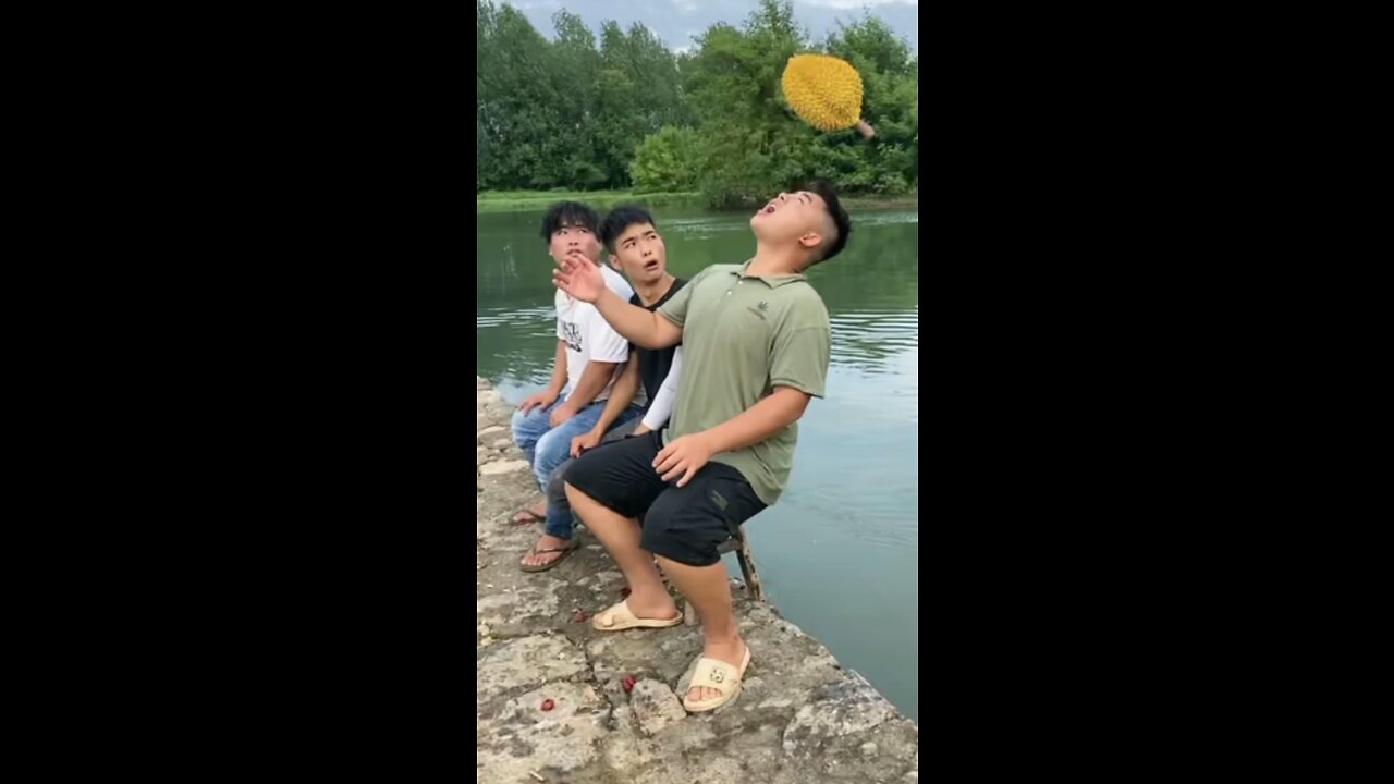 😂Chinese funny video 😂🤣 #Chinese comedy #prankvideo #shorts #viral #rumble #trending #shortsvideo