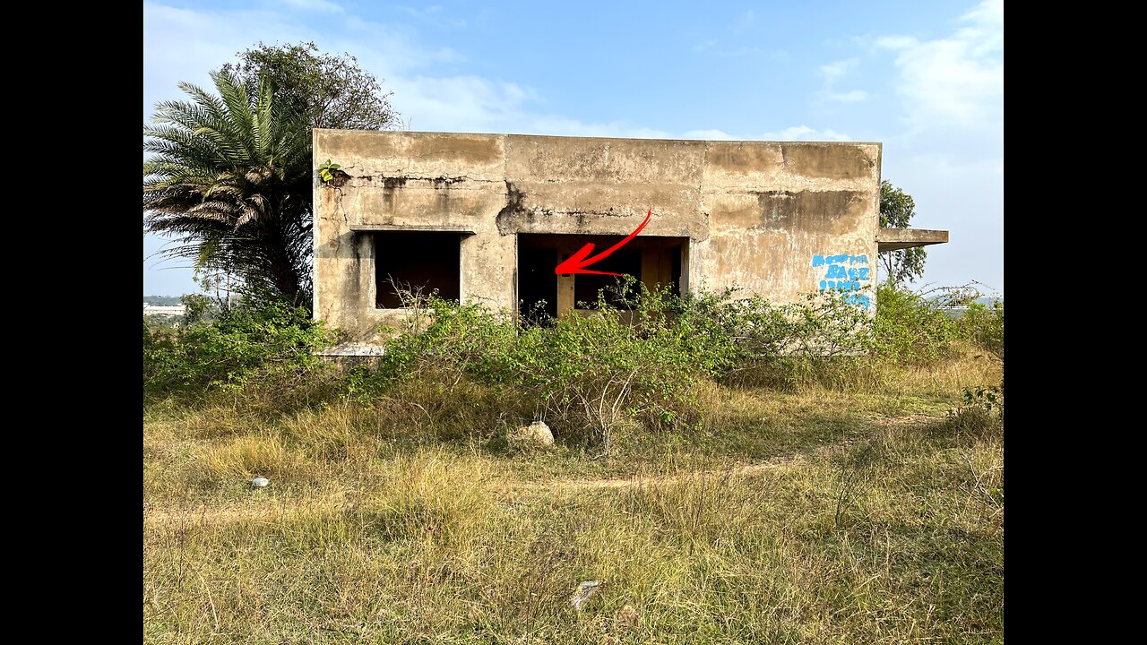 Abandoned House In Middle of Nowhere!!