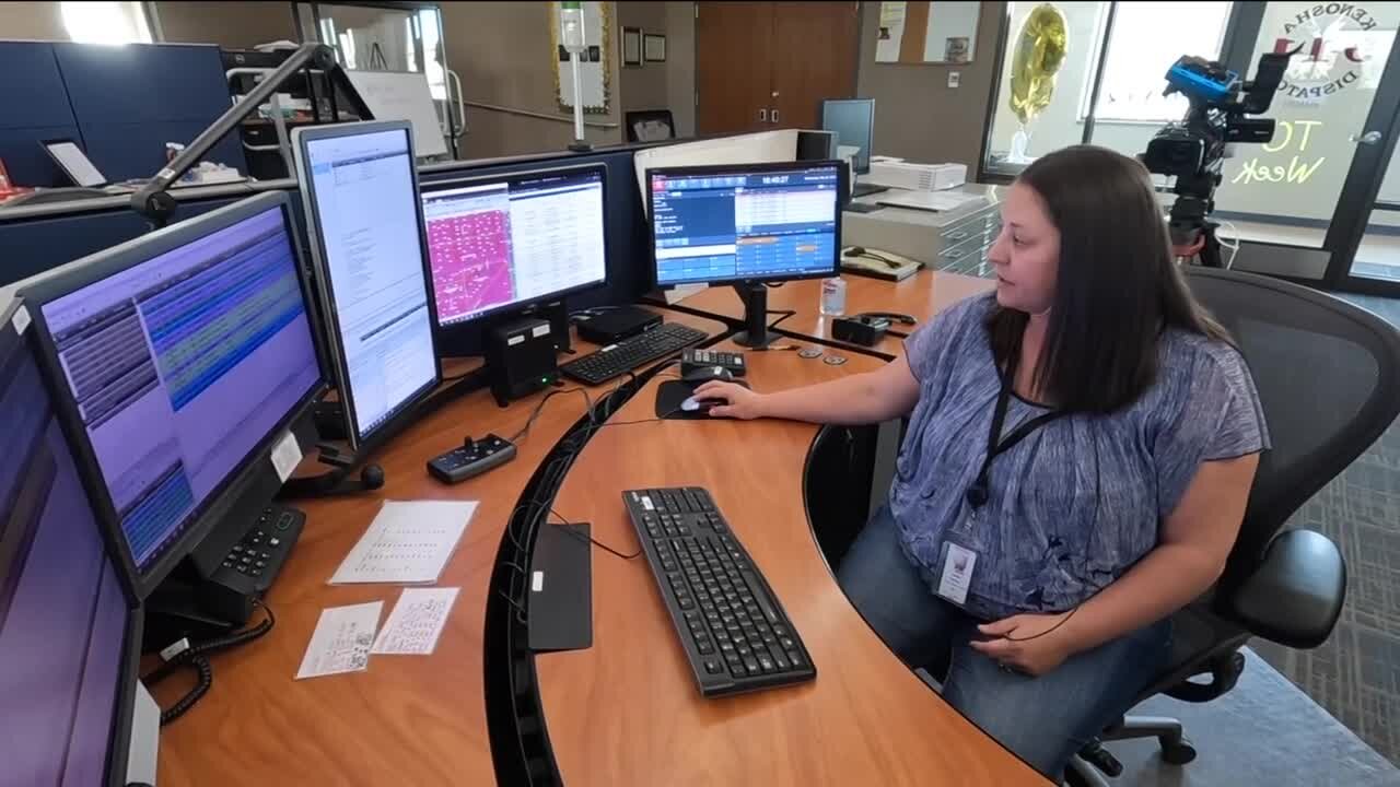 911 operator helps woman deliver baby over the phone