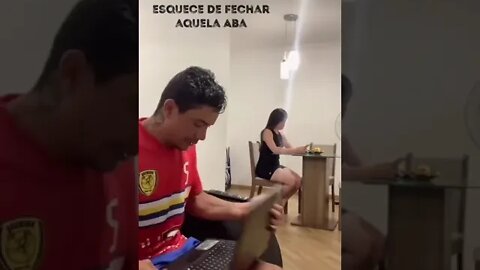 QUEM JA PASSOU POR ISSO ? ESQUECE DE FECHAR AQUELA ABA NO COMPUTADOR ( MEME ) ( VIRAL ) #SHORTS