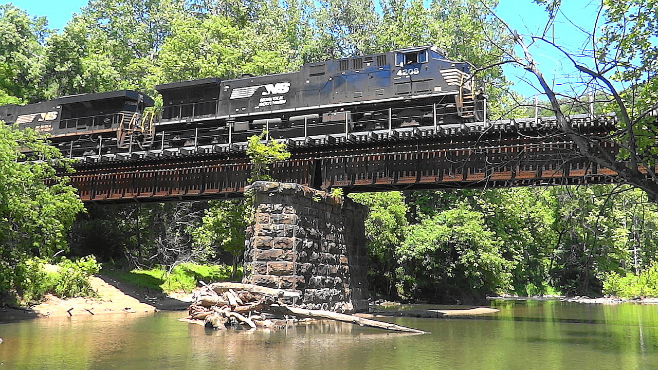 Norfolk Southern Engines Pulling CSX Tank Train @ Daniels 🌊🦜🦆🐍🐢