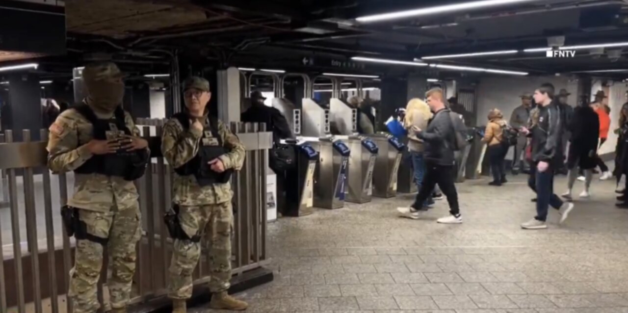 Obejrzyj: Pierwsze nagranie przedstawiające Gwardię Narodową patrolującą metro w ...