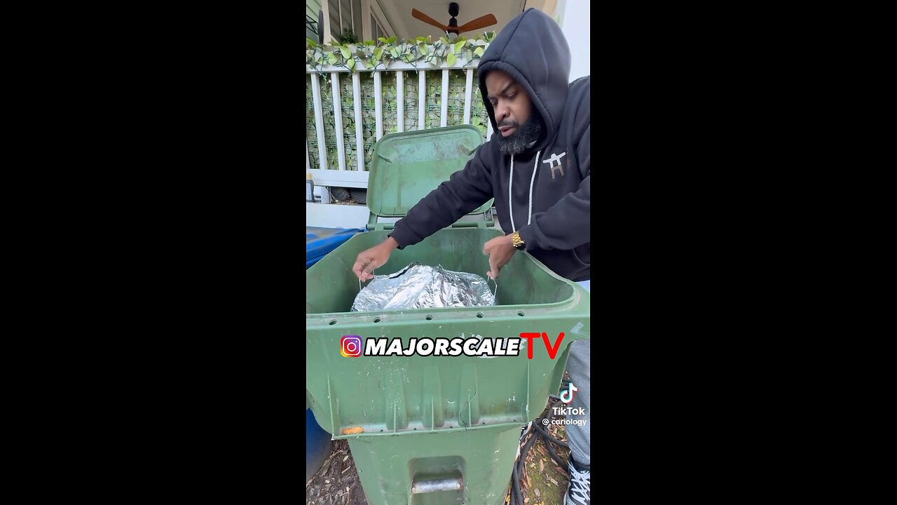 Have y’all got rid of your Thanksgiving leftovers yet? lol 🗑️🚮 #leftovers #majorscaletv