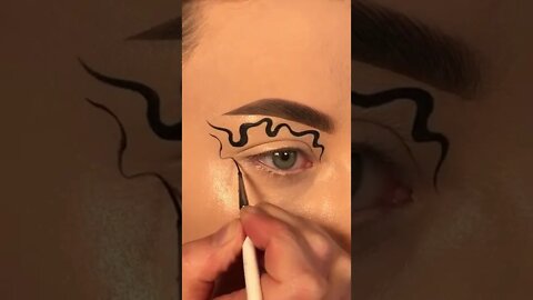 #shorts Wavey eyemakeup tutorial #shorts #eyemakeup #eyeliners #makeup #eyeshadowideas #makeupeyes